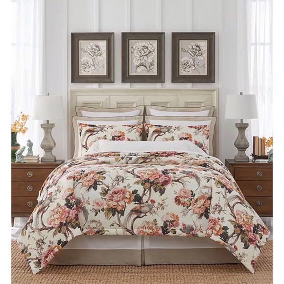 Southern Living Floral Patterned Comforter Set